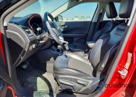 2019 Jeep Compass Trailhawk z USA, uszkodzony, nr VIN 3C4NJDDB4KT686152